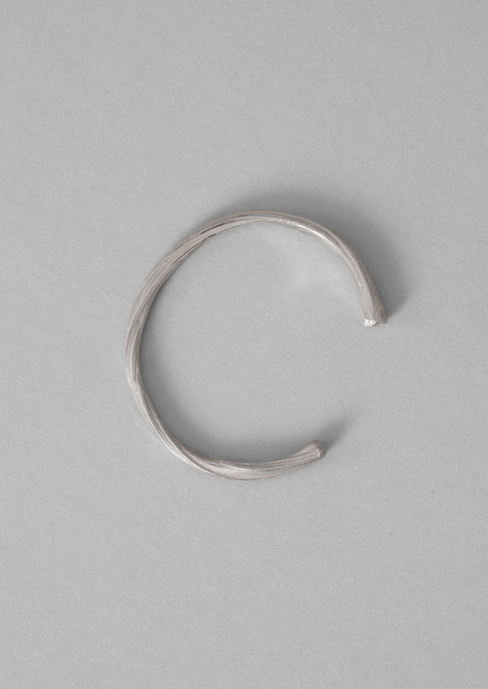 Emily Nixon Mitsuro Ribbon Bangle | Silver - Image 4