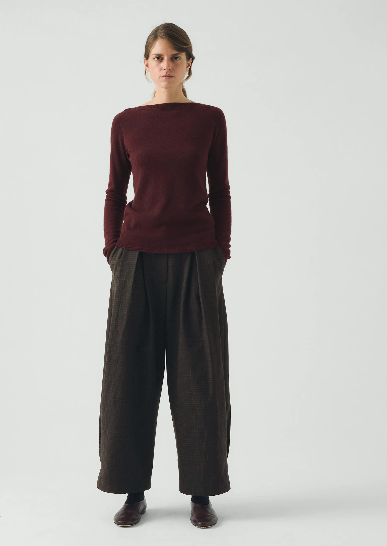 Fine Wool Cashmere Boat Neck Sweater | Beetroot - Image 2