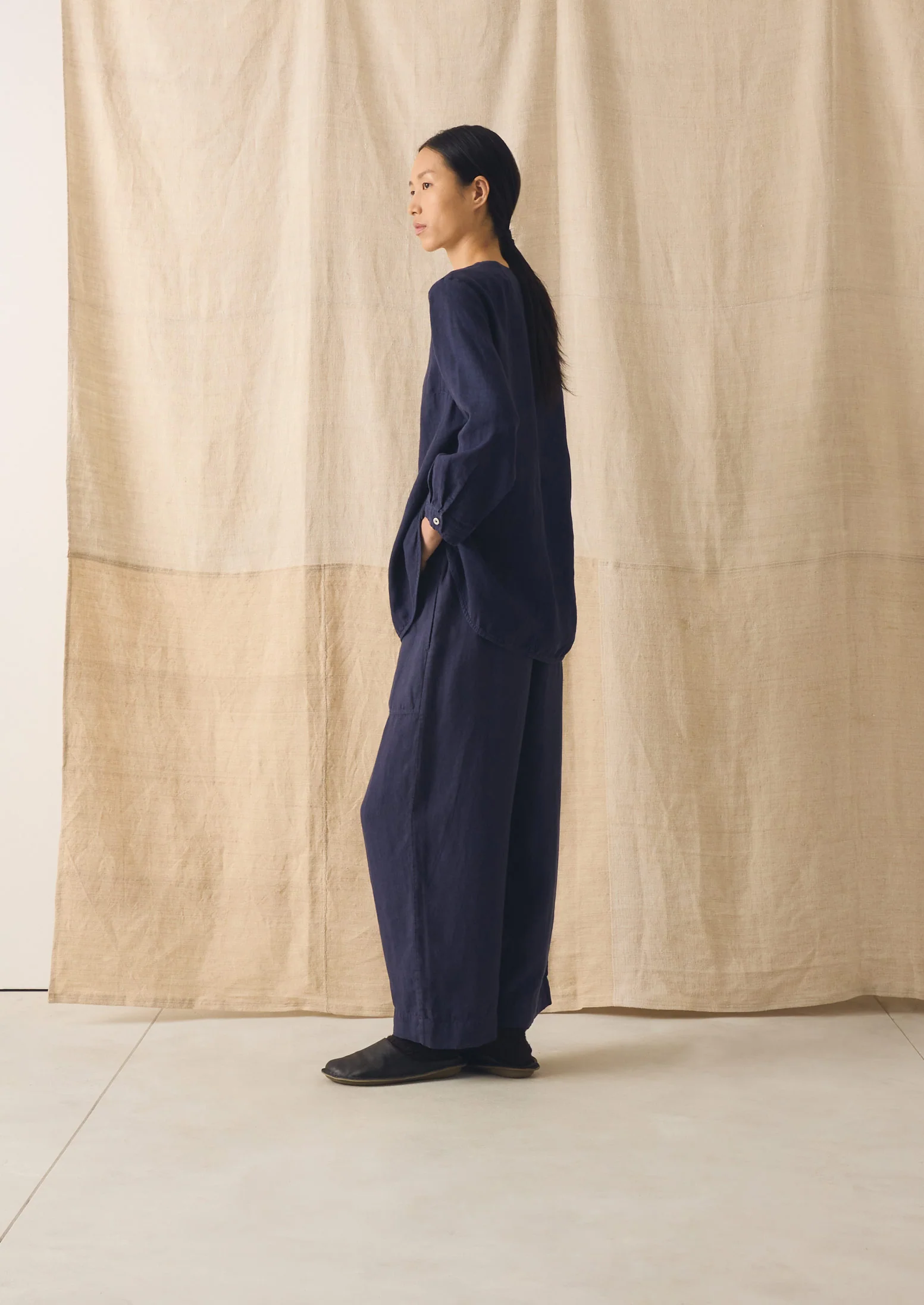 Garment Dyed Linen Barrel Leg Trousers | Blueberry - Image 2