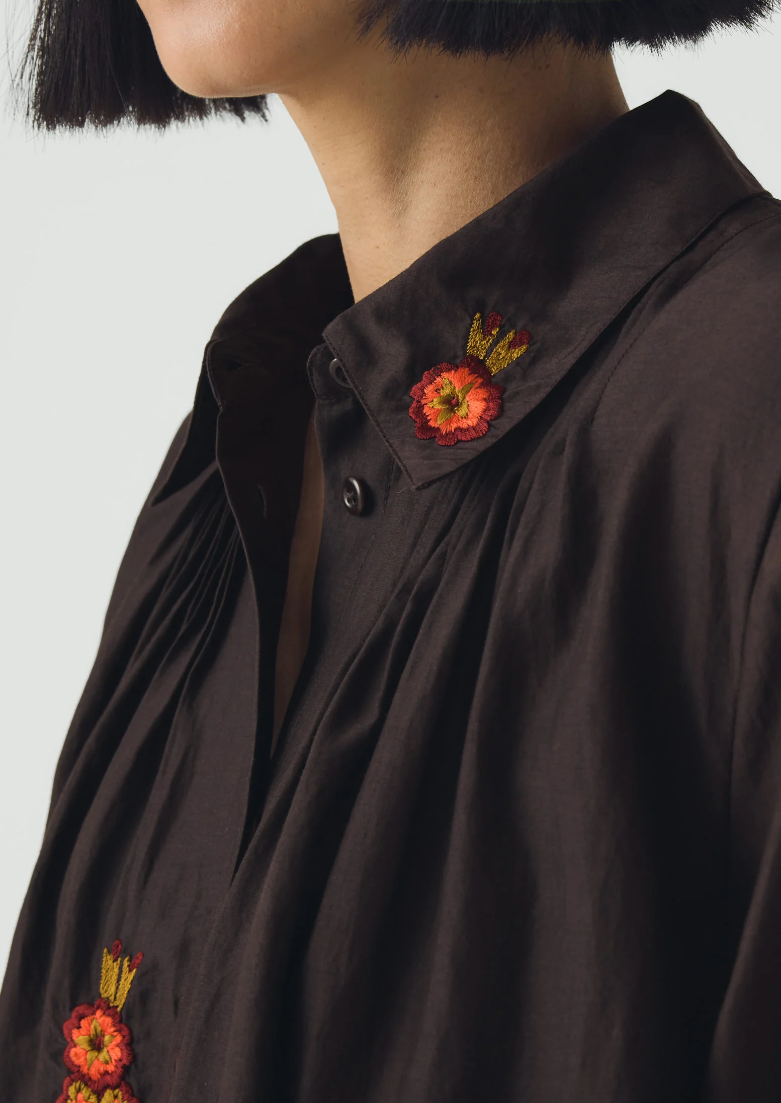 Vespertine Floral Embroidered Cotton Silk Shirt | Black Walnut - Image 2